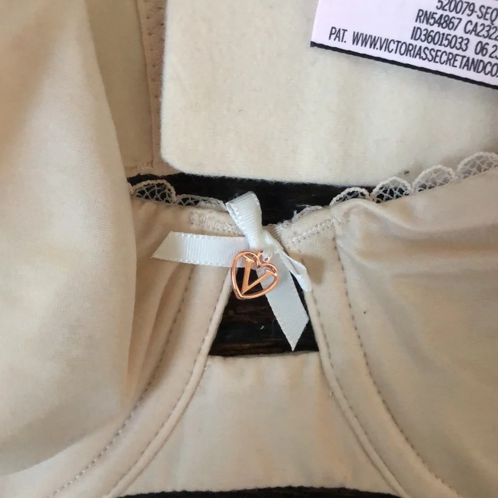 Victoria secret underwire bra nude supportive 36DD casual sexy minimalist NWT